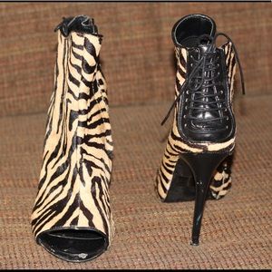 ❗️SOLD❗️Zebra Steve Madden Heels